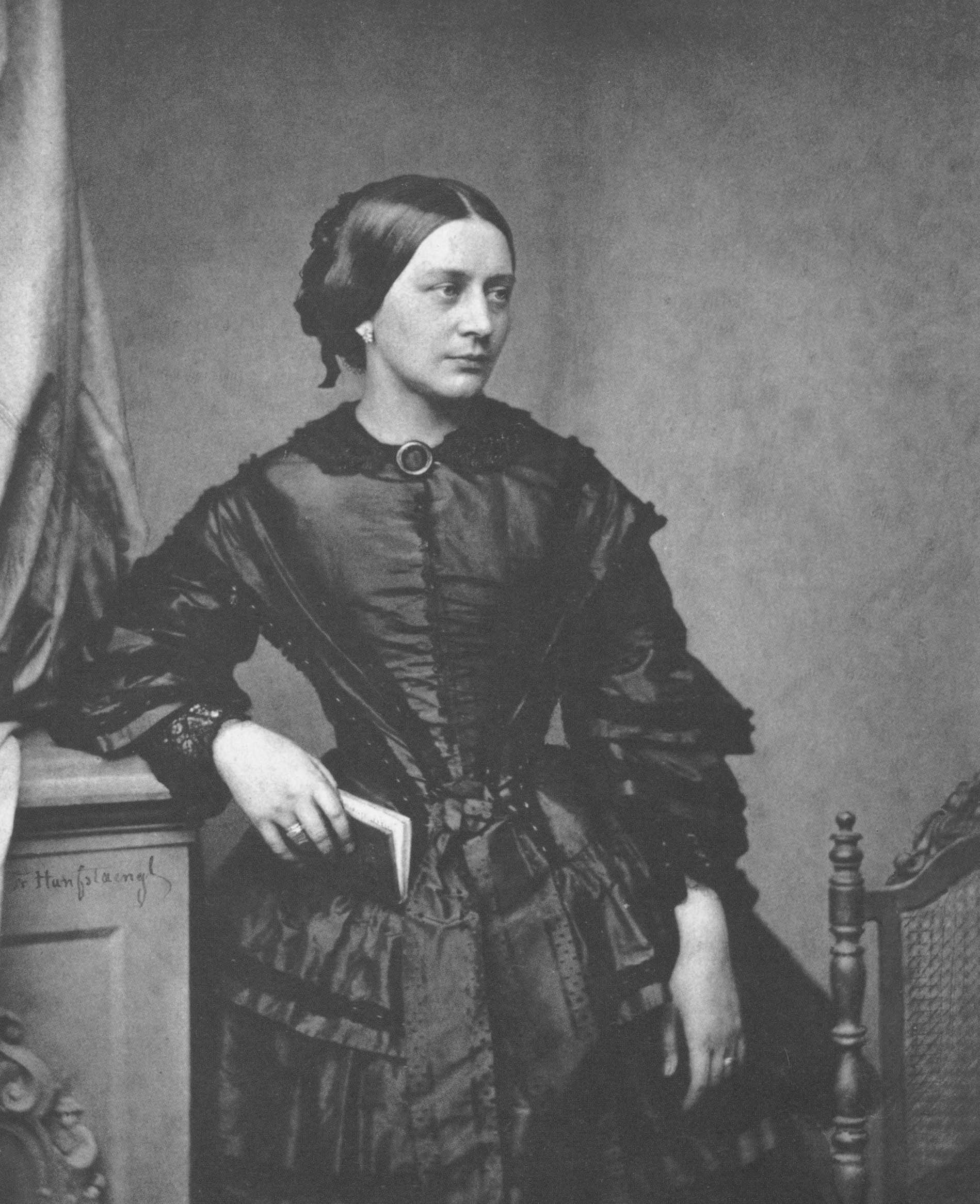 A portrait photo of Clara Schumann, ca. 1850