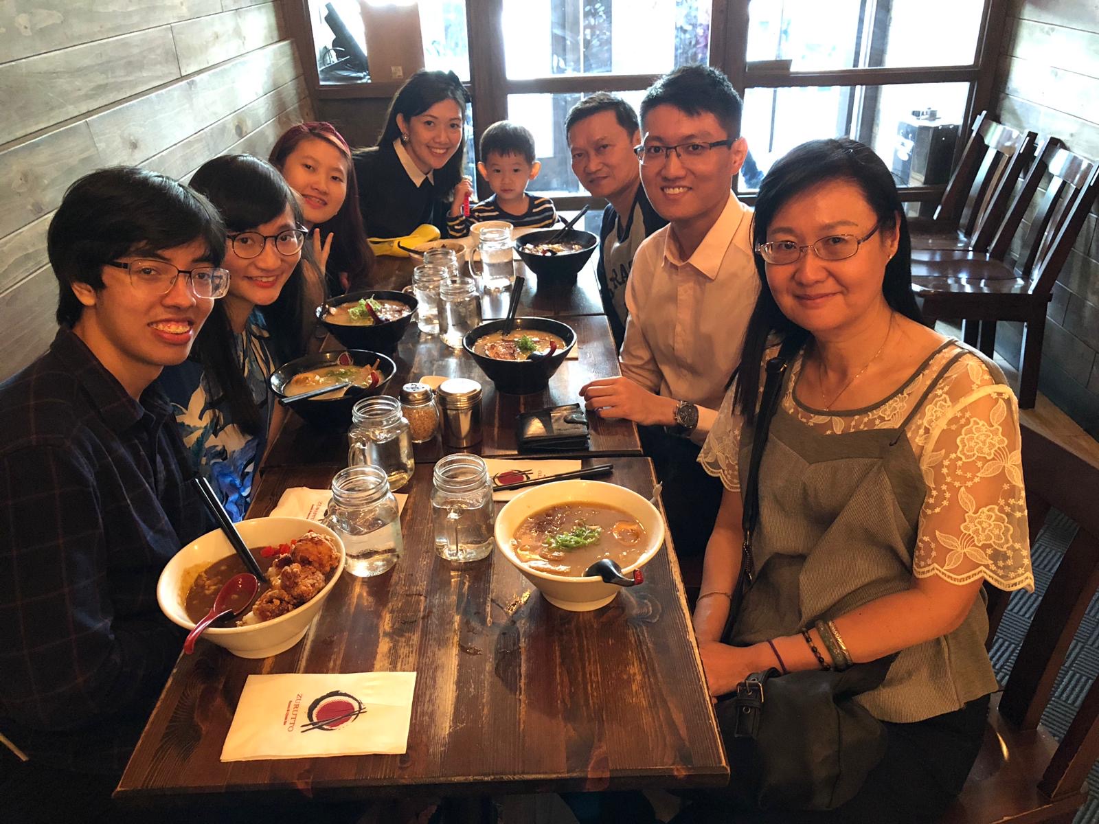 Group photo of Cheng Jin and family at a restaurant