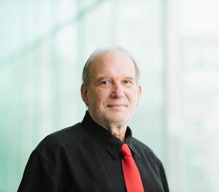 faculty portrait of Gregory Knowles