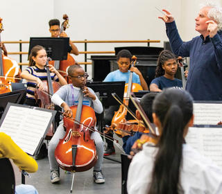 Simon Rattle rehearsing with the MAP orchestra
