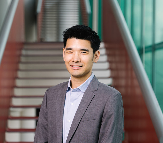 Alex Shiozaki faculty headshot