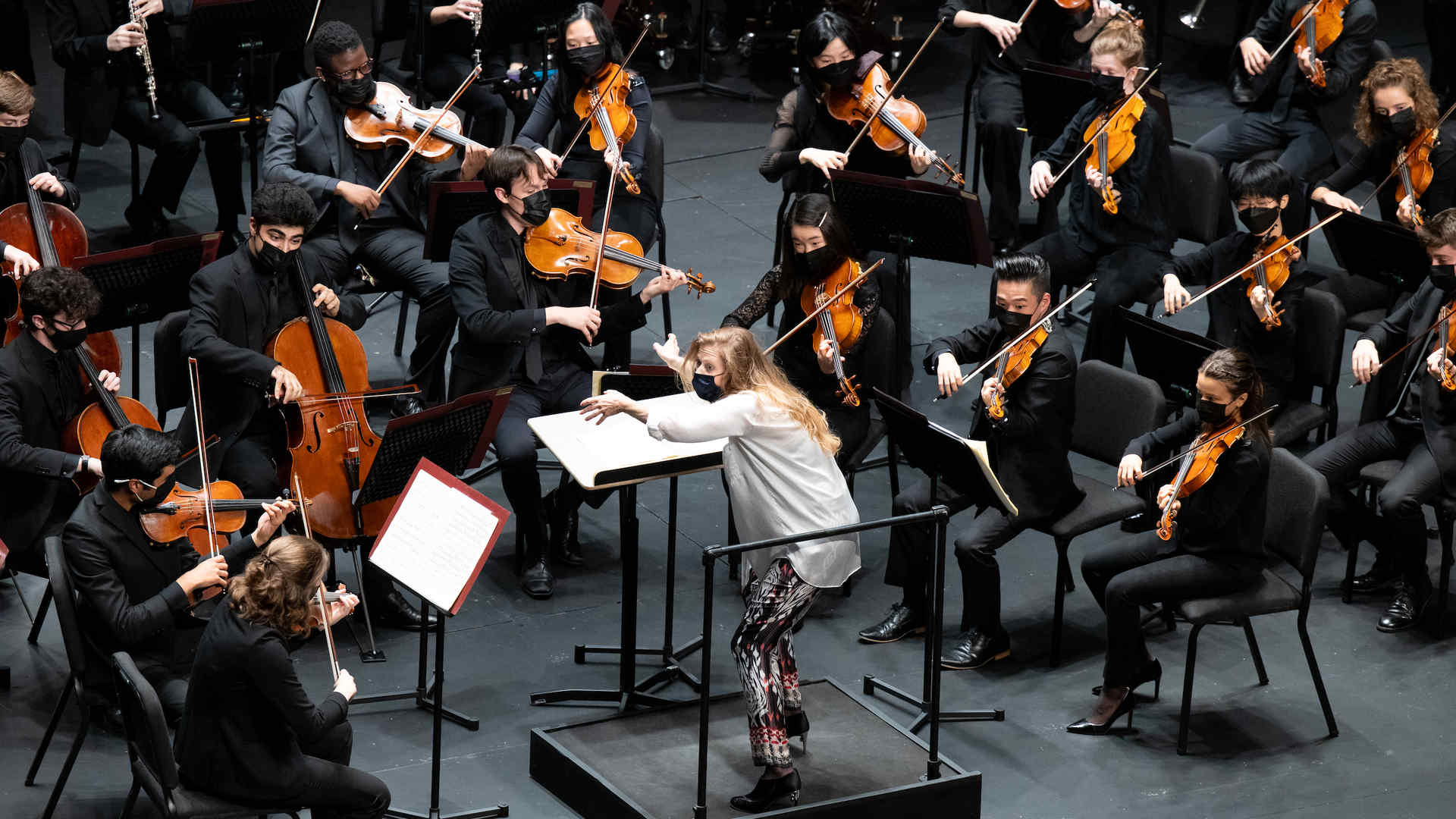 Barbara Hannigan conducting the Juilliard Orchestra