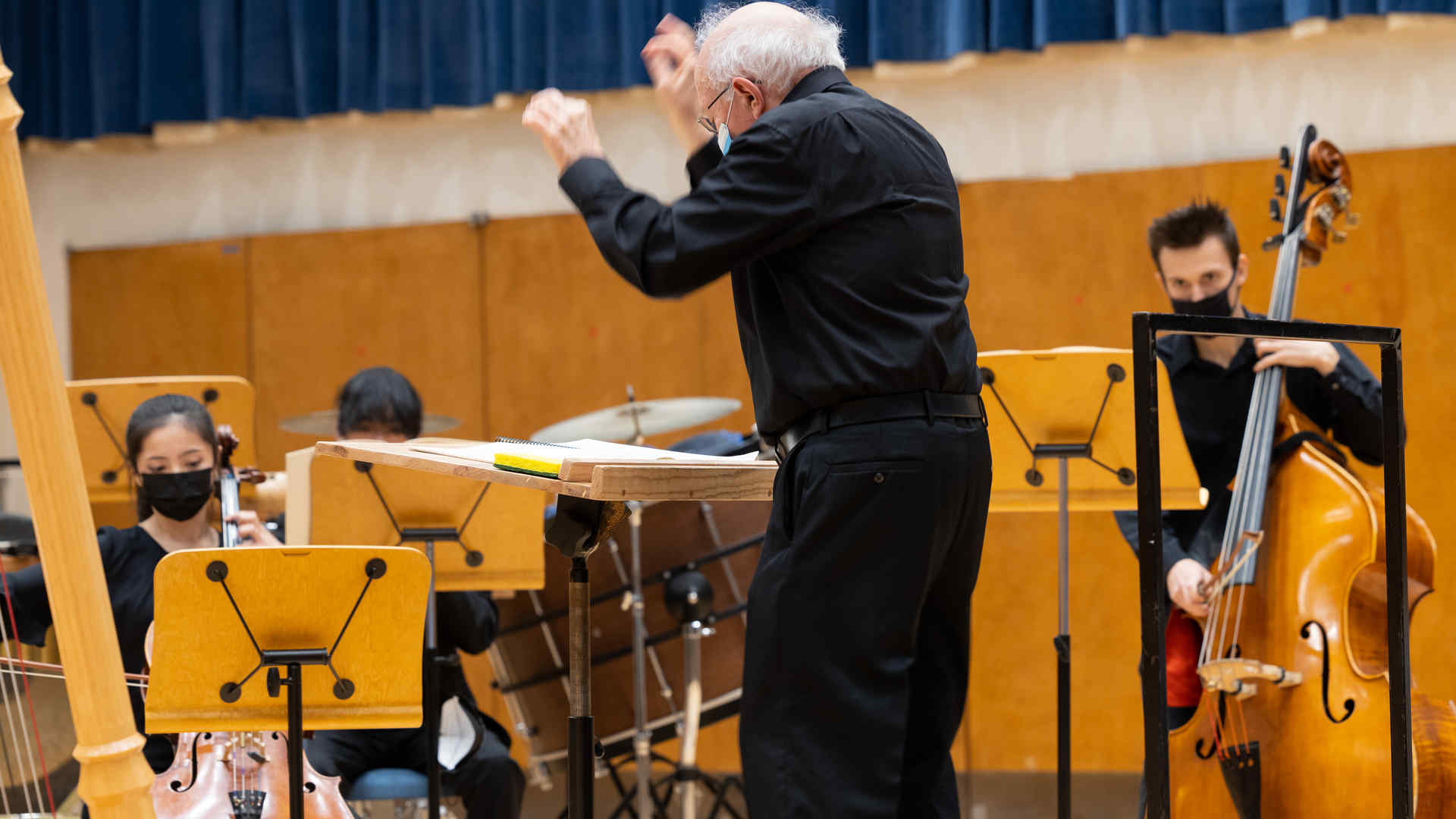 Joel Sachs conducting
