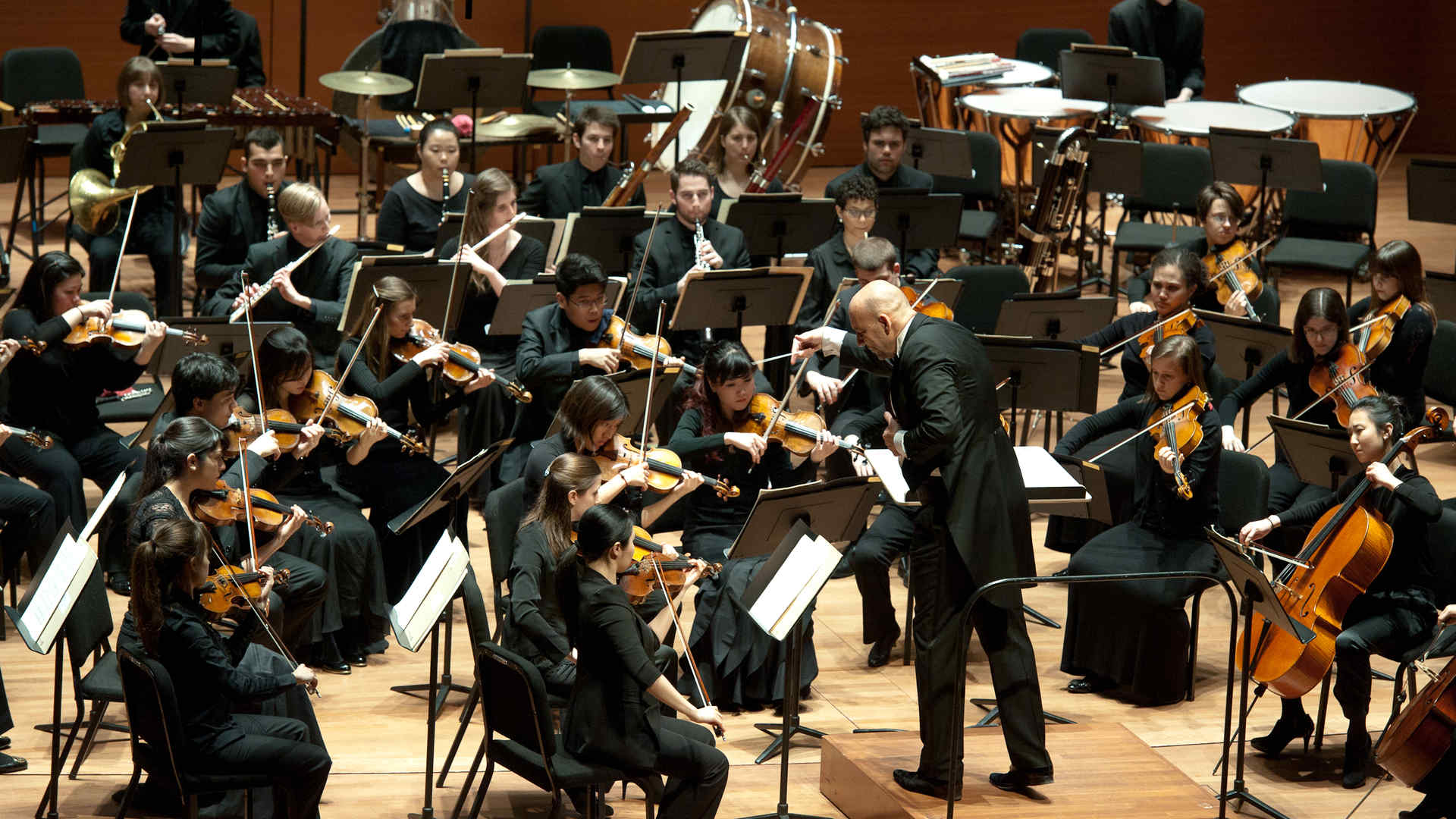 Emmanuel Villaume conducting the Juilliard Orchestra